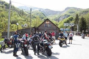 Xtrallusion photo gallery of Italy. Photos, pictures, images and photographs of the Italian Rivieras, the Italian Lakes, the Italian Alps, the Cinque Terre, the Amalfi coast and some of the most beautiful corners of Italy. Plus photos of Italian cities such as Pisa, Milan, Genoa and Rome.